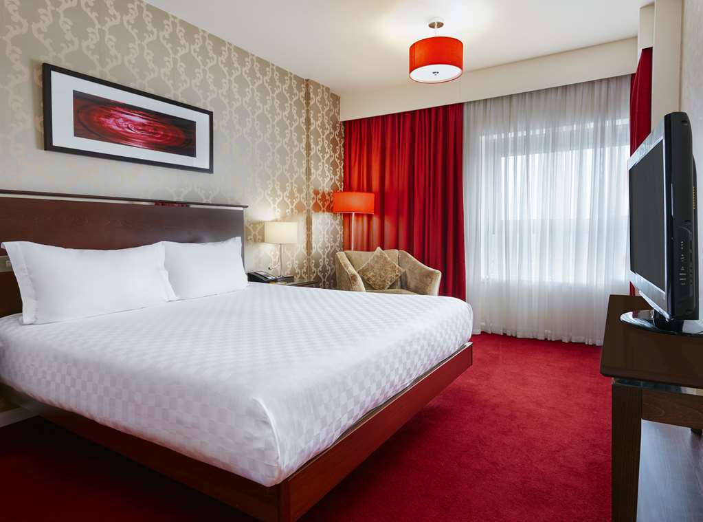 Hilton Garden Inn Aberdeen City Centre Стая снимка